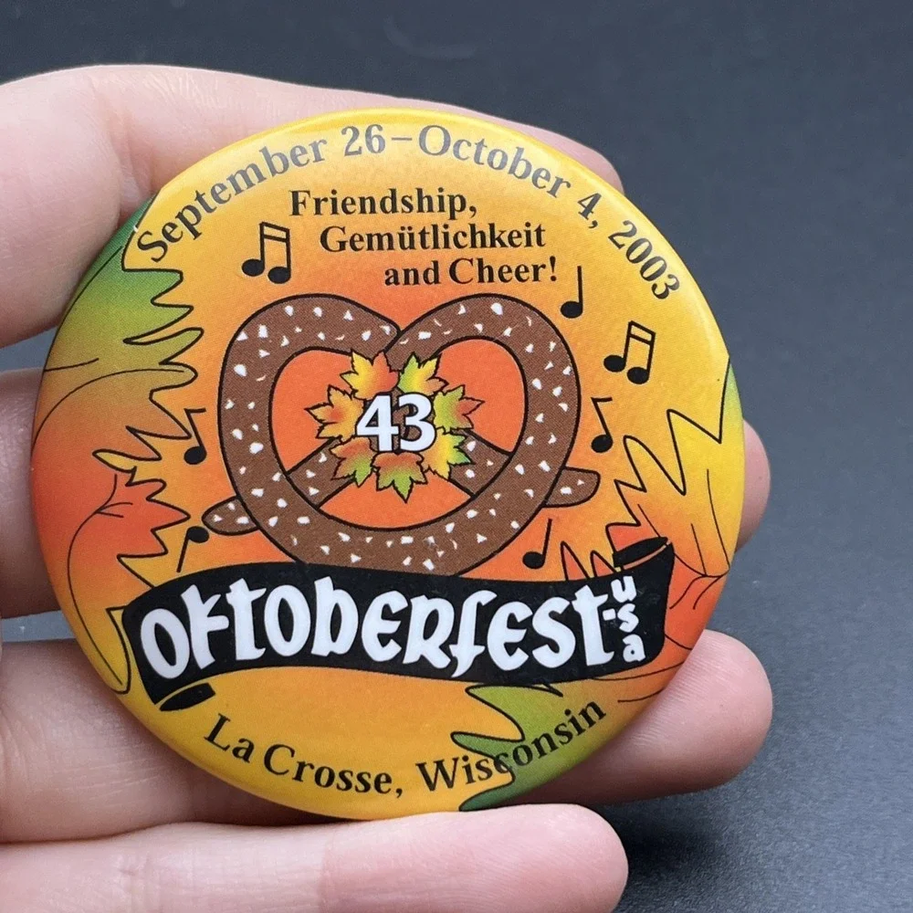 2003 Oktoberfest La Crosse Wisconsin Pretzel Button Pin
